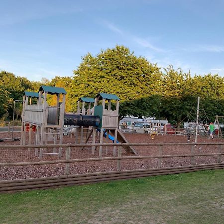 Norfolk Caravan Staycation Pet Friendly Belton with Browston Buitenkant foto