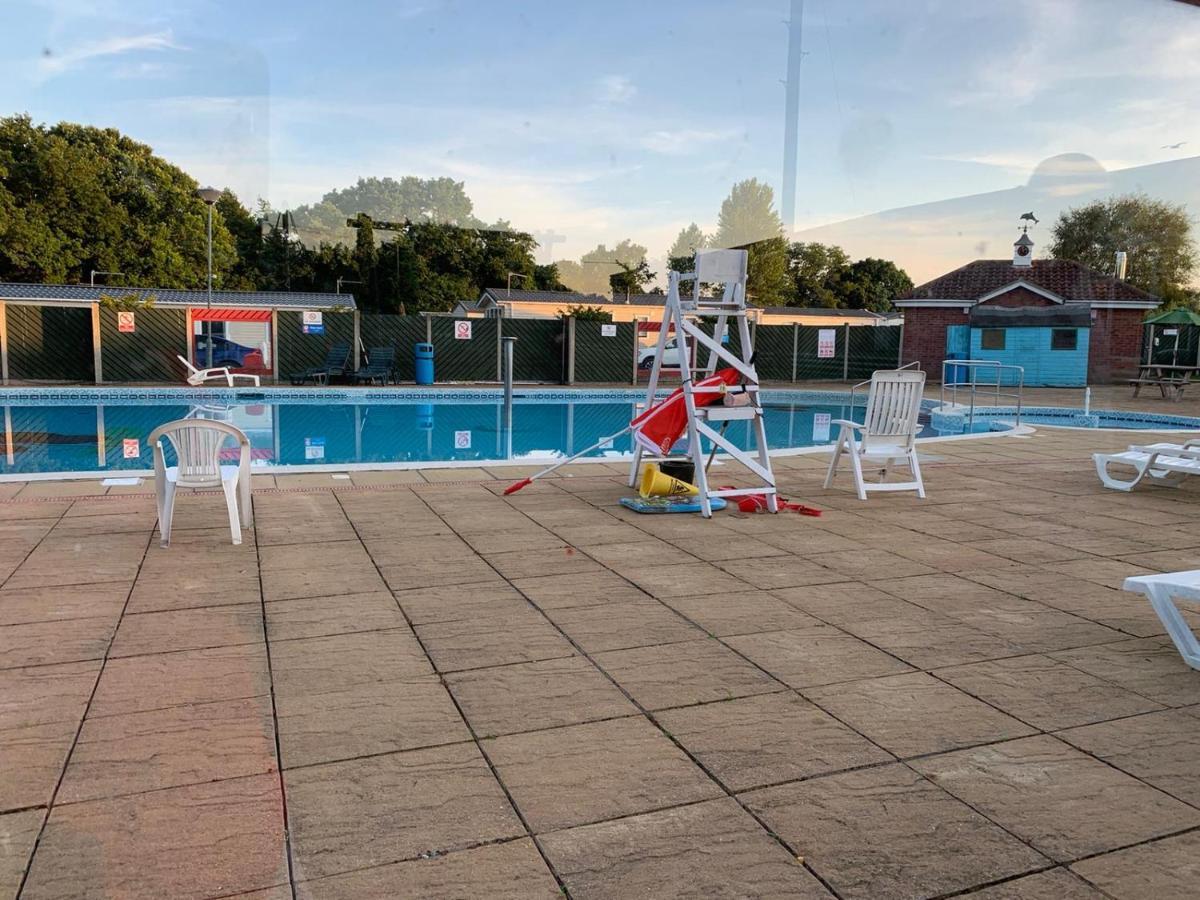 Norfolk Caravan Staycation Pet Friendly Belton with Browston Buitenkant foto