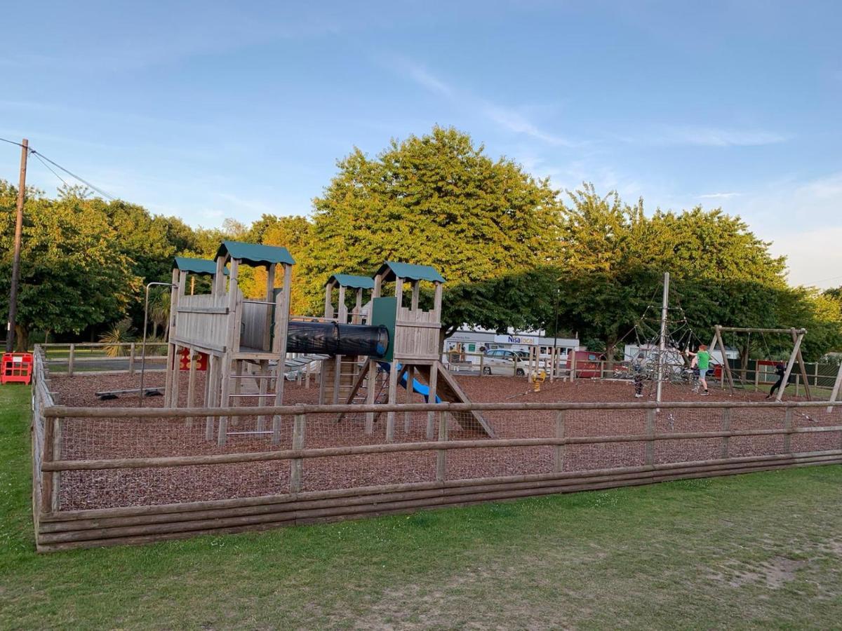 Norfolk Caravan Staycation Pet Friendly Belton with Browston Buitenkant foto